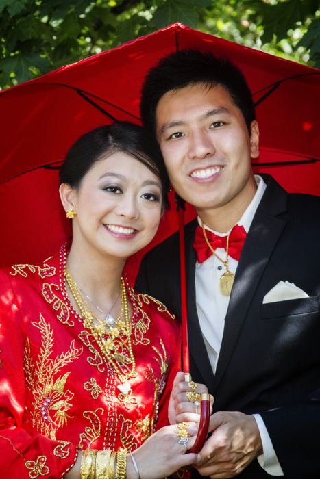 Carlson Towers Rotunda wedding of Yana and Kenny in their Chinese wedding attire.