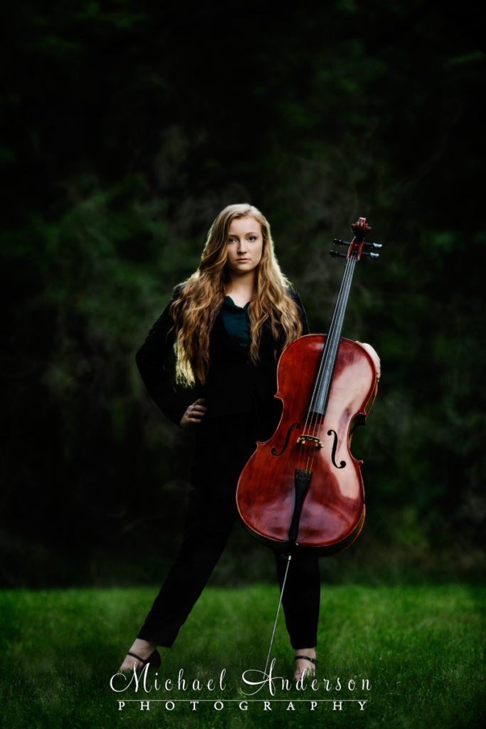 Mounds View photographer. Minnesota Landscape Arboretum senior portraits of a pretty girl and her cello.