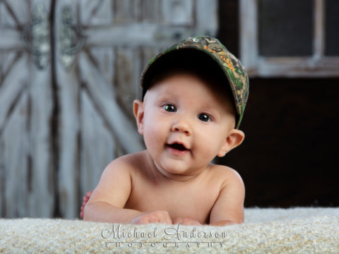 Adorable little Easton's three-month-old portraits.