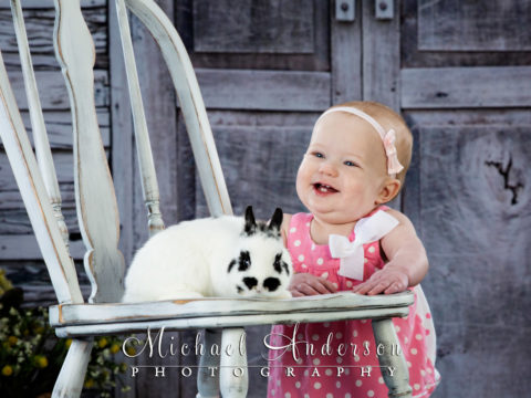 2019 Easter bunny photos of an adorable niece-month-old girl.