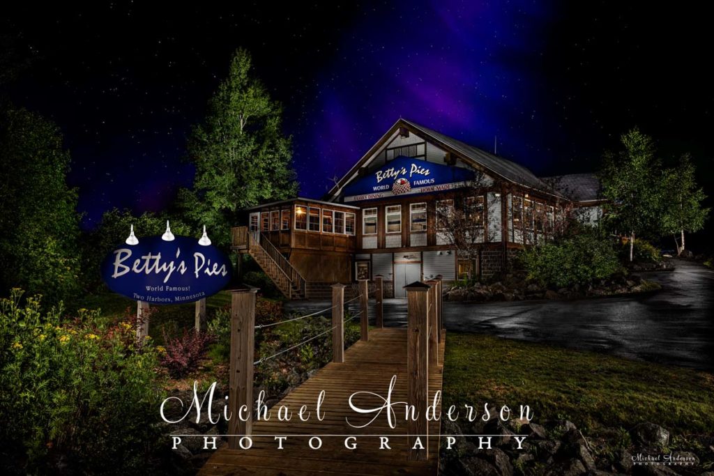 Stunning-light-painted-photo-Bettys-Pies-Two-Harbors-MN-with-aurora-borealis