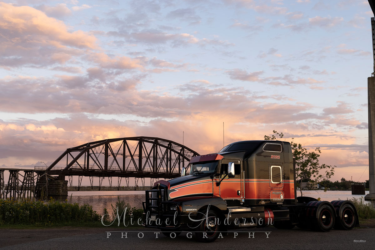 Photo of a 2007 Kenworth T600 prior to light painting it in Duluth, MN.