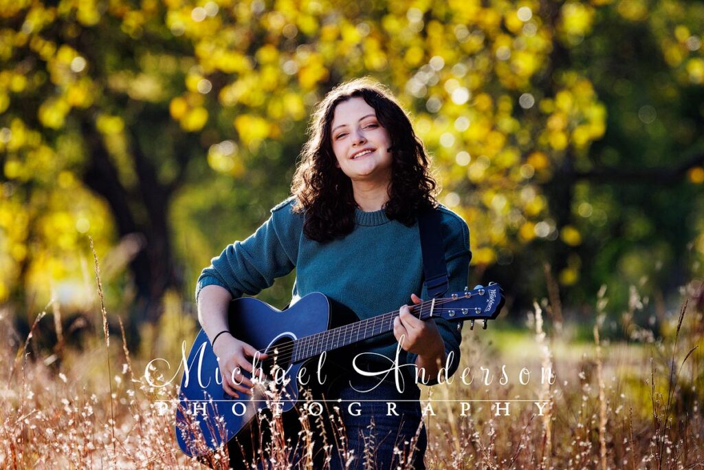 Girl-with-guitar-senior-pictures-at-Long-Lake-Regional-Park