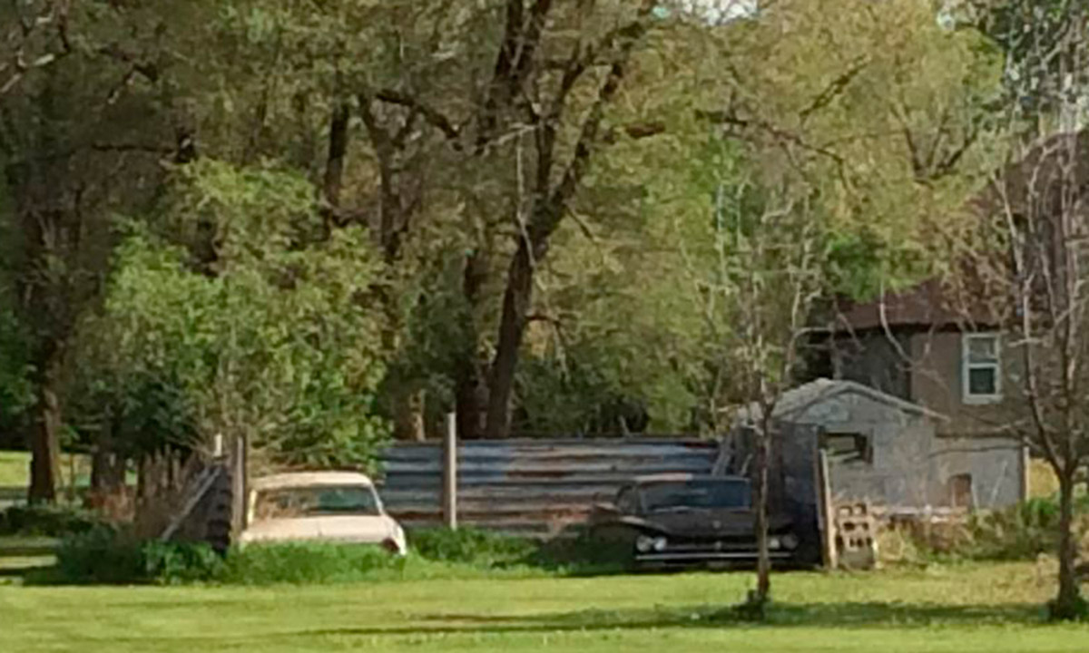A South Dakota farm-find, a 1960 Buick Invicta Custom.